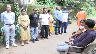 Dhanbad News : BSS कॉलेज कर्मियों को दुर्गापूजा पर भी वेतन नहीं, बेमियादी हड़ताल पर गए