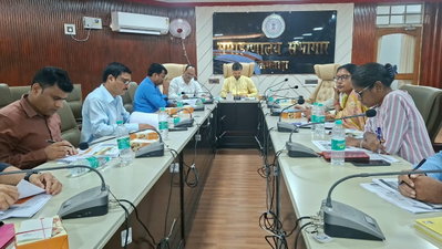 Jamtara News : मनरेगा में रोजगार बढ़ाएं, आवास योजनाओं में लापरवाही पर होगी कार्रवाई- डीसी