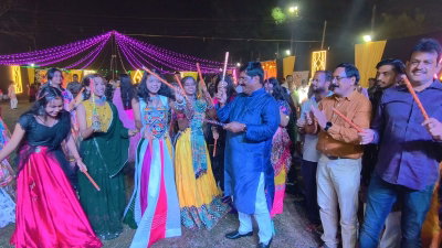 Bokaro News : स्वांग में डांडिया की धूम, मंत्री योगेंद्र महतो भी थिरके