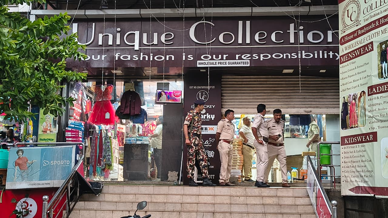 Jamshedpur News : जुगसलाई में कपड़ा दुकान में फायरिंग, बाल-बाल बचे कारोबारी