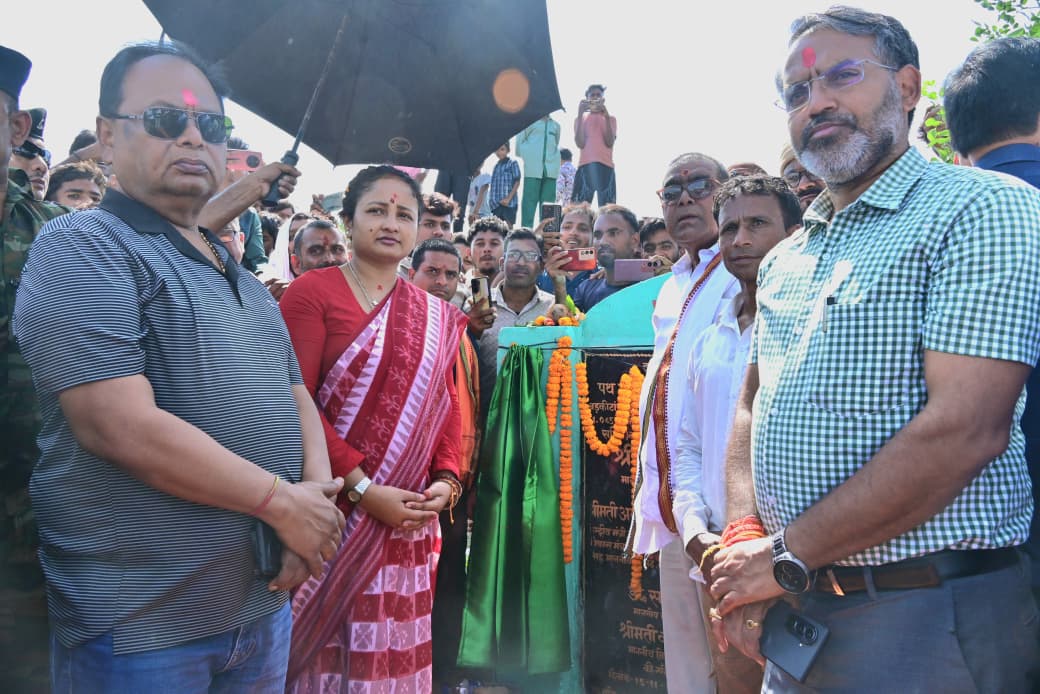 Giridih News : विधायक कल्पना सोरेन ने गांडेय में कई विकास योजनाओं का किया शिलान्यास