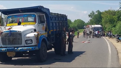 Jamtara News : स्कूल से लौट रहे मासूम छात्र की डंपर से कुचलकर मौत, गांव में मातम