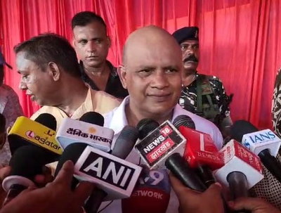 Dhanbad News : निरसा में ढुल्लू महतो व अरूप चटर्जी का शक्ति प्रदर्शन, आरोप-प्रत्यारोप से गरमाई राजनीति
