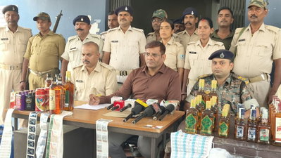 Giridih News : बगोदर में अवैध शराब की मिनी फैक्ट्री का भंडाफोड़, 7,200 लीटर अंग्रेजी शराब जब्त