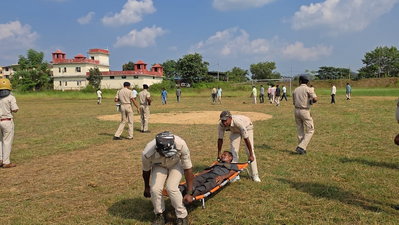 Simdega News : दुर्गा पूजा को लेकर पुलिस अलर्ट, मॉक ड्रिल में सुरक्षा तैयारियों को परखा