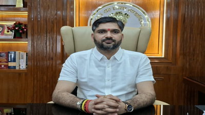 Jamtara News : खाद की कालाबाजारी पर प्रशासन का शिकंजा, धोबना मोड़ की दुकान का लाइसेंस निलंबित
