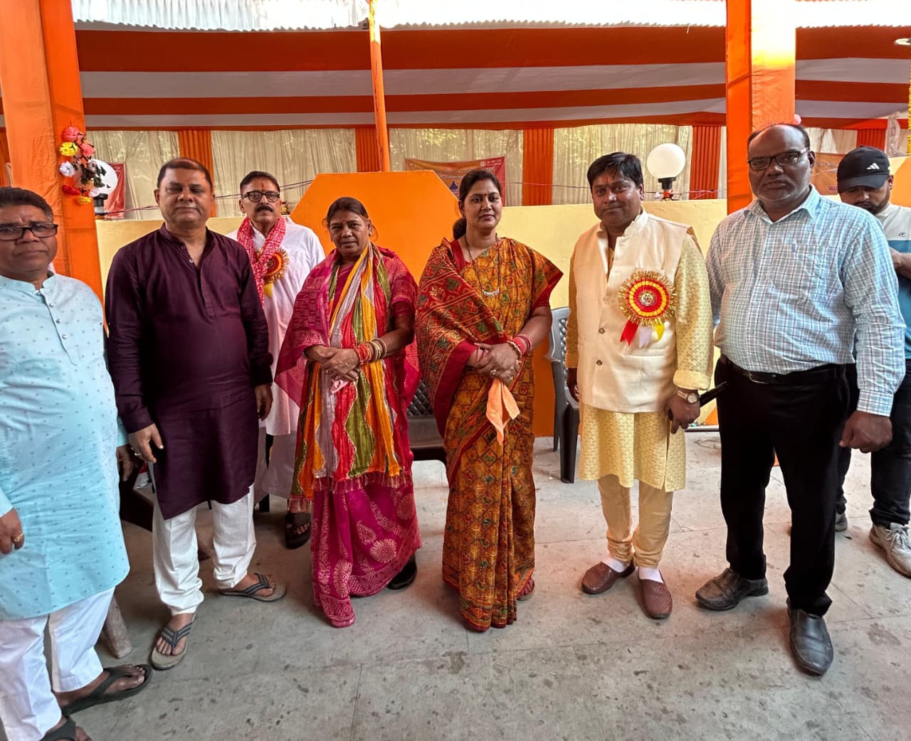 धनबाद: मेयर प्रत्याशी इंदु देवी ने अधिवक्ताओं व व्यापारियों से मांगा समर्थन