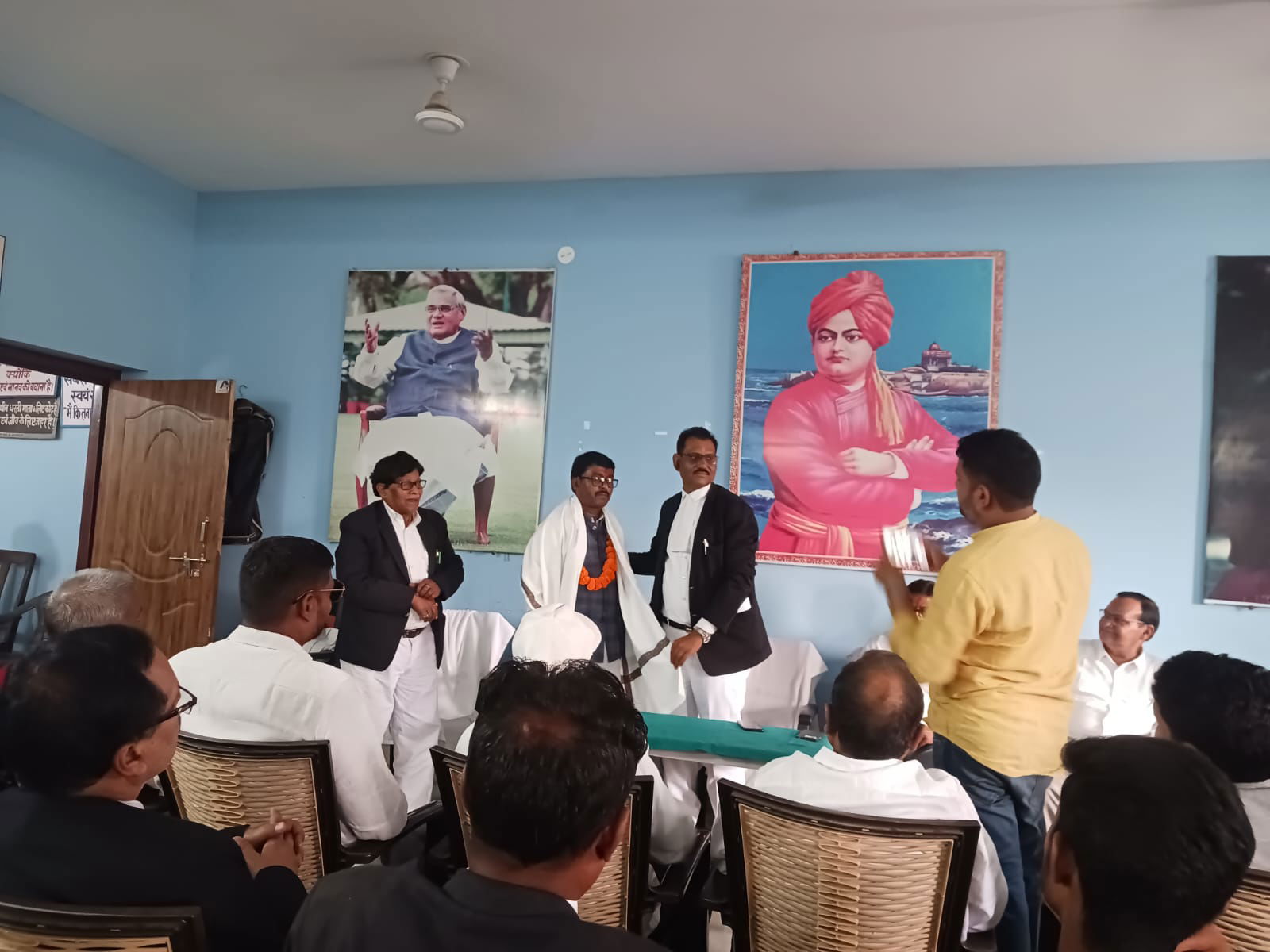 लातेहारः जिला अधिवक्ता संघ ने नगर पंचायत अध्यक्ष व उपाध्यक्ष का किया स्वागत