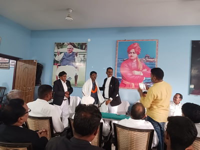 लातेहारः जिला अधिवक्ता संघ ने नगर पंचायत अध्यक्ष व उपाध्यक्ष का किया स्वागत