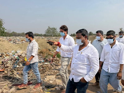 देवघरः मेयर ने कचरा डंपिंग यार्ड का किया निरीक्षण, एजेंसी के अधिकारियों को लगाई फटकार