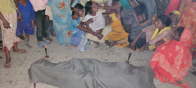 लातेहारः ट्रैक्टर के धक्के से महिला की मौत, विरोध में सड़क जाम