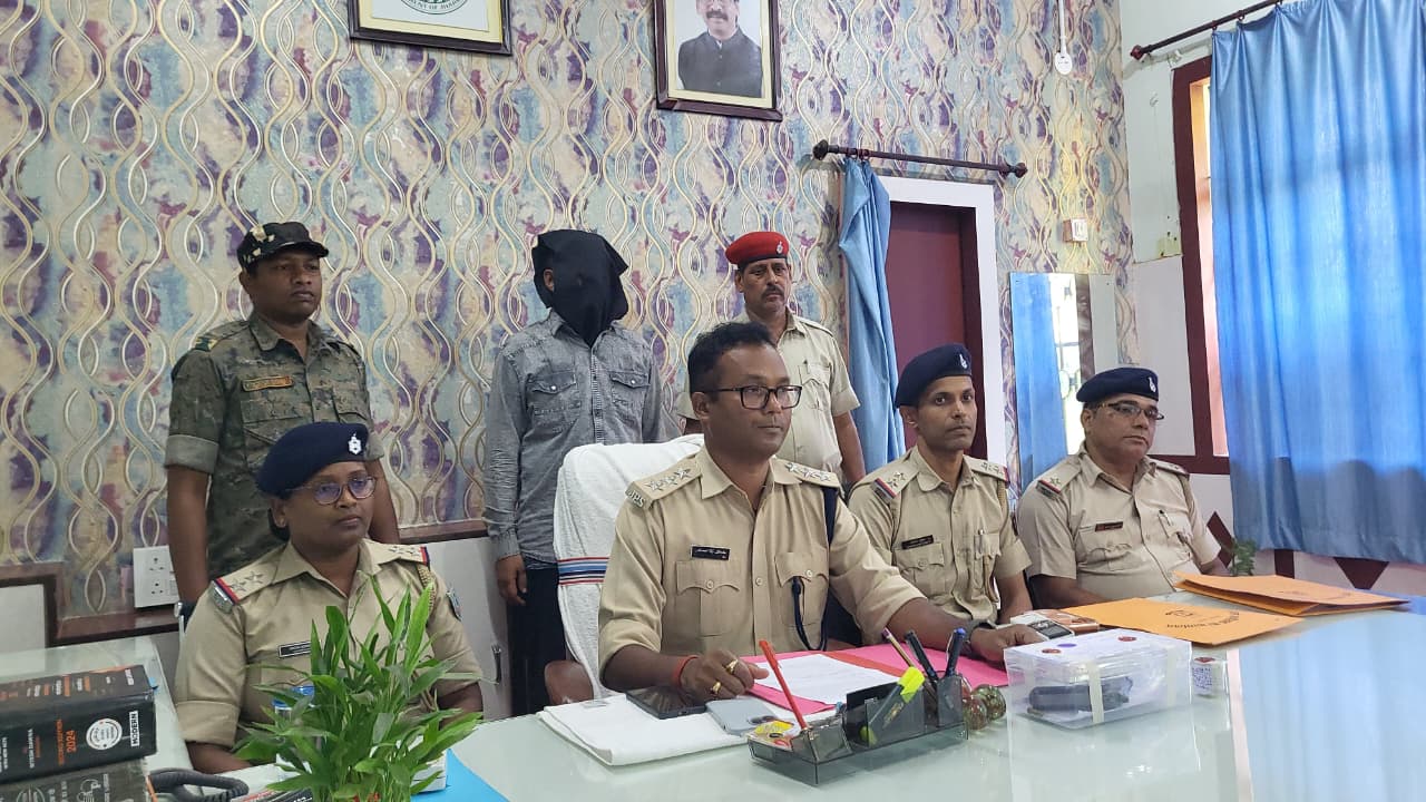 Saraikela News : कपाली लूटकांड का खुलासा, मुख्य आरोपी तारिक कुरैशी नागपुर से गिरफ्तार