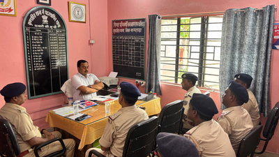 Jamtara News : एसपी ने बागडेहरी व कुंडहित थाना का किया निरीक्षण, दिए निर्देश