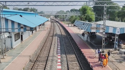 Giridih News : ट्रेन से गिरकर युवक की मौत