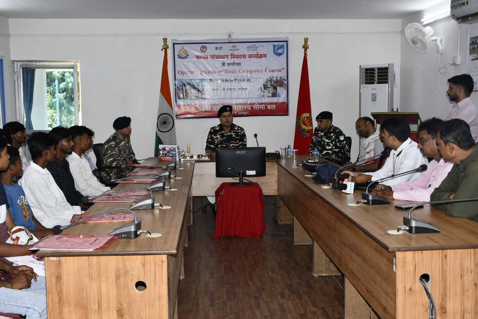 Latehar News : नक्स‍ल क्षेत्रों में सामाजिक सरोकार के कार्य कर रहा SSB- कमांडेंट