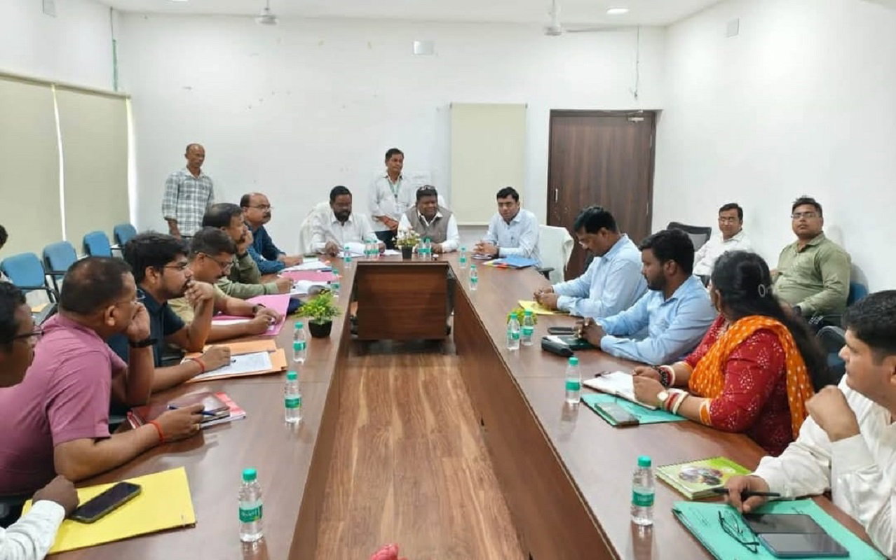 Ramgarh News : विस की सदाचार समिति ने किया रामगढ़ का दौरा, अधिकारियों को दिए निर्देश