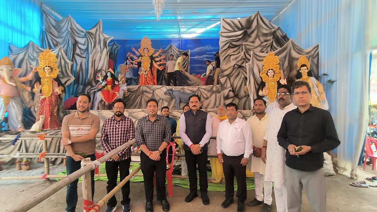 inspection of Puja pandal