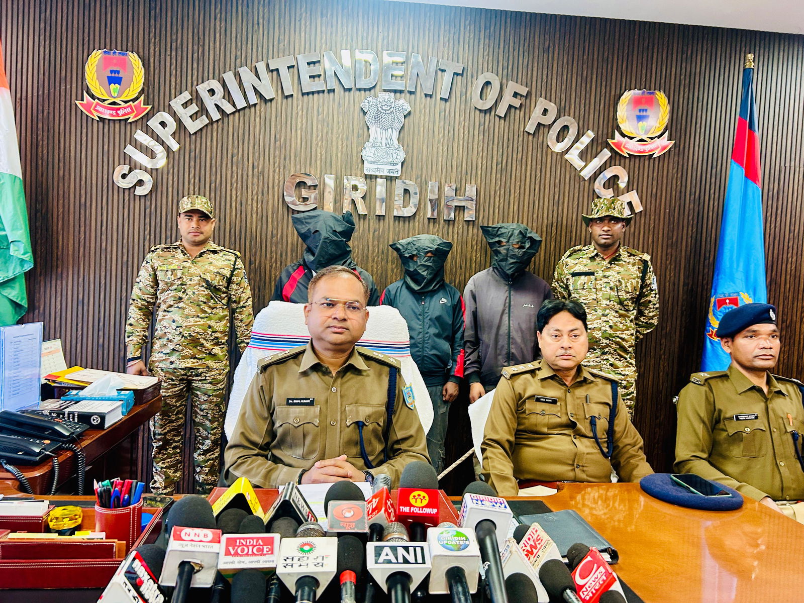 गिरिडीहः 3 साइबर अपराधी गिरफ्तार,  4 मोबाइल व 5 सिम कार्ड जब्त