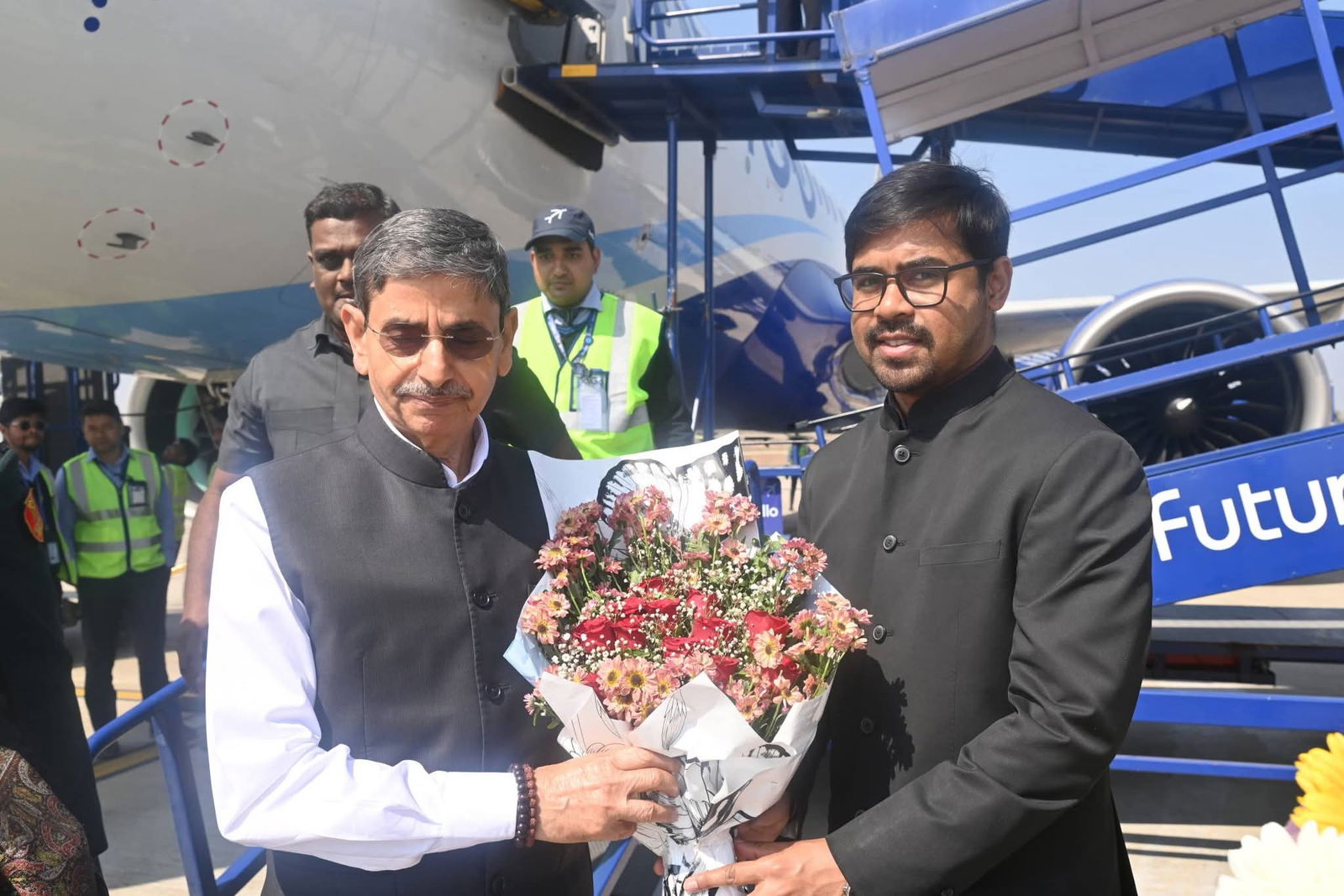 तमिलनाडु के राज्यपाल देवघर पहुंचे, डीसी-एसपी ने की अगवानी