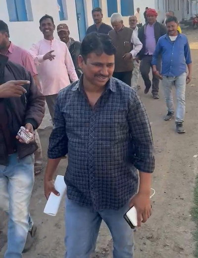 धनबादः वार्ड 38 के पार्षद प्रत्याशी जय कुमार ने किया जनसंपर्क, मांगा समर्थन