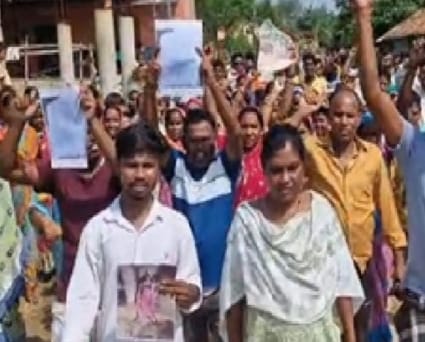 Jamshedpur News : कोवाली में छात्रा की मौत पर हंगामा, ग्रामीणों ने निकाली रैली