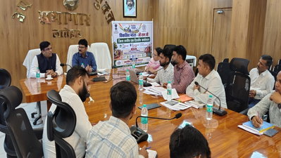 Latehar News : ग्रामीण क्षेत्रों में रोजगार के अवसर सृजित करने की जरूरत- डीसी