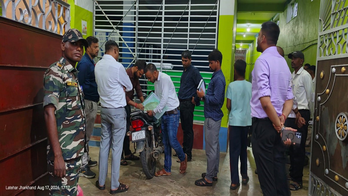 Latehar News : बिना ट्रेड लाइसेंस चल रहे दो निजी अस्पताल व एक मेडिकल स्टोलर सील