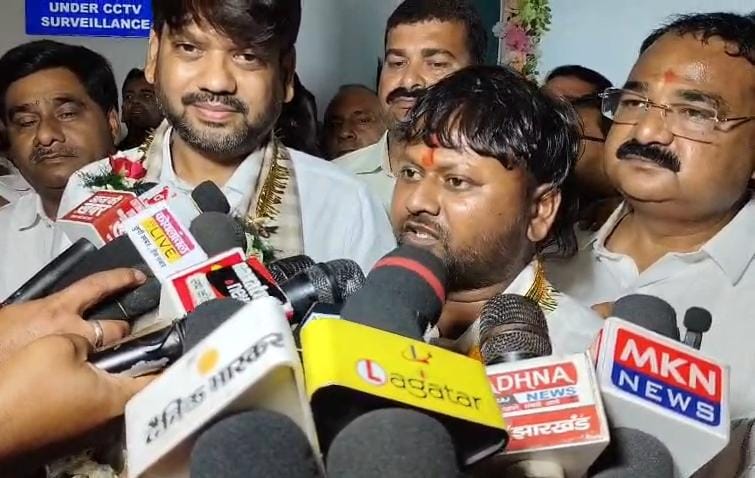 धनबाद के डिप्टी मेयर बने अरुण चौहान, 45 वोट से हुई प्रचंड जीत