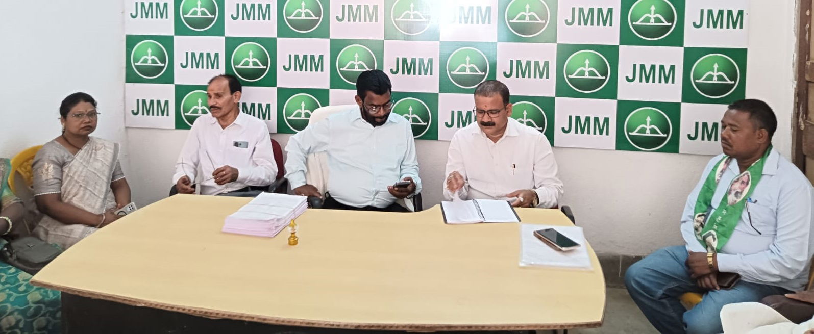 लातेहारः झामुमो की बैठक में नगर निकाय चुनाव में हुुई हार की समीक्षा