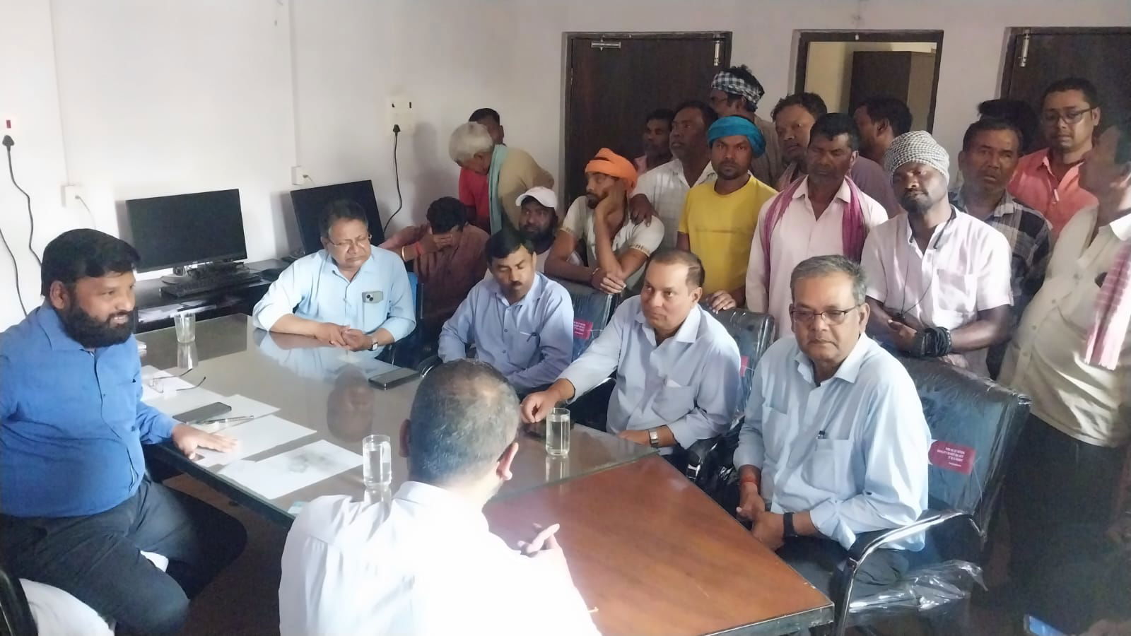 रामगढ़ः स्लरी लोडिंग मजदूरों ने रजरप्पा कोलवाशरी गेट किया जाम, उत्पादन प्रभावित