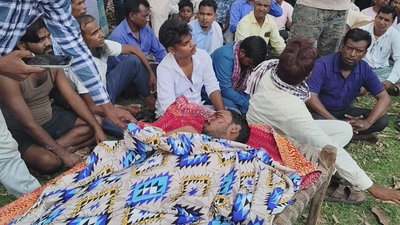 Giridih News : सरिया में हाथी ने युवक को कुचलकर मार डाला, विरोध में ग्रामीणों का धरना