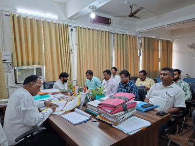 Jamtara News : डीडीसी ने की योजनाओं की समीक्षा, समय पर पूरा करने का निर्देश