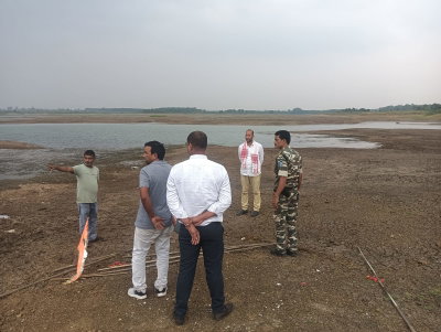 Hazaribagh News : छड़वा डैम के घटते जलस्तर से मेयर चिंतित, किया निरीक्षण