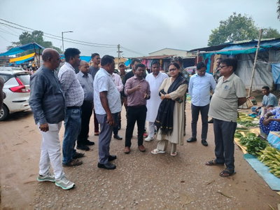 Simdega News : डीसी ने किया मार्केट कॉम्प्लेक्स का निरीक्षण, अतिक्रमण हटाने का निर्देश
