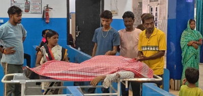 Giridih News : बाइक सवार दंपती सड़क हादसे के शिकार, पति की मौत, पत्नी गंभीर