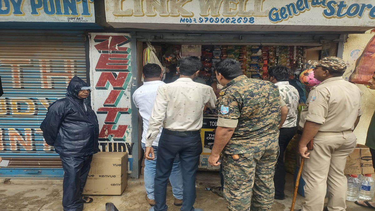 Giridih News : तंबाकू नियंत्रण टीम का विशेष जांच अभियान, 15 दुकानों से वसूला 9,500 रु. जुर्माना