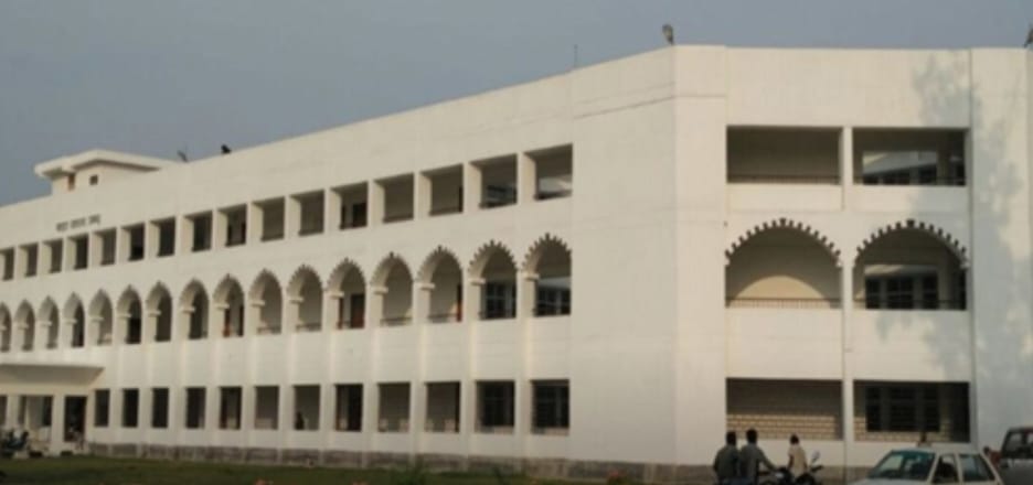 Ramgarh News : कोर्ट ने रामगढ़ डीसी की चल संपत्ति व सरकारी वाहनों की कुर्की का दिया आदेश