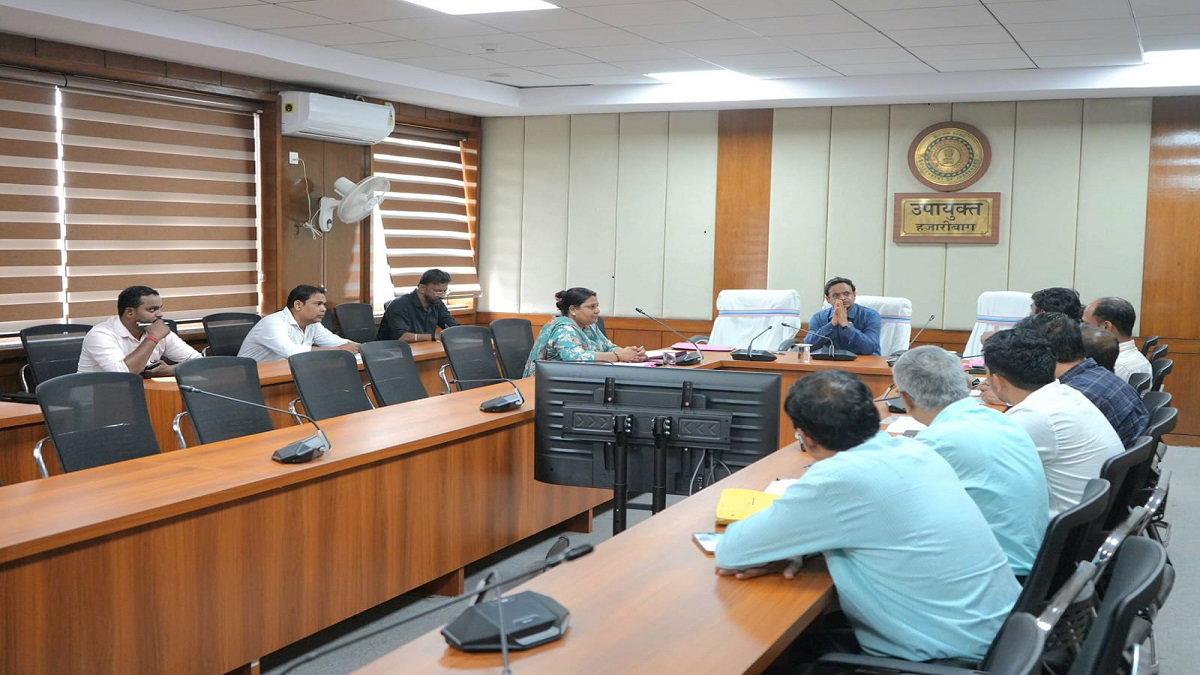 Hazaribagh News : एनएच से अतिक्रमण हटाएं, अतिक्रमणकारियों को भेजें नोटिस- डीसी