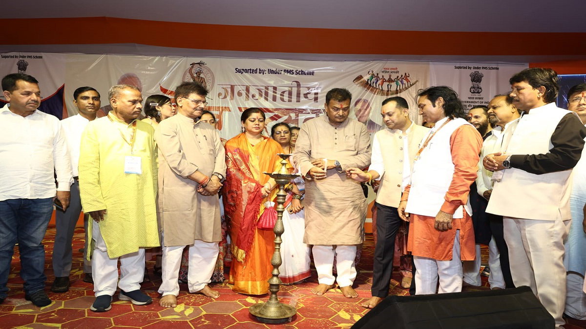 Hazaribagh News : बड़ा अखाड़ा ठाकुरबाड़ी में जनजातीय गौरव उत्सव शुरू, सांसद ने किया उद्घाटन