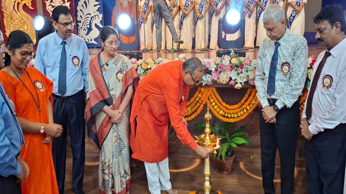 Bokaro News : धूमधाम से मनी चिन्मया विद्यालय की स्वर्ण जयंती, केंद्रीय मंत्री अन्नपूर्णा हुईं शामिल