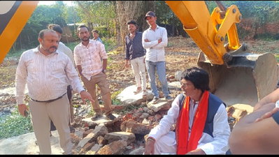 Hazaribagh News : हुडहुड़ु में 50 डिसमिल जमीन फिर विवादों में, सीओ व पूर्व मंत्री योगेंद्र साव में तीखी बहस