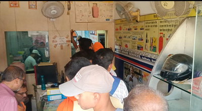 पलामूः एलपीजी किल्लत की अफवाह से एजेंसियों में लग रही लंबी लाइन