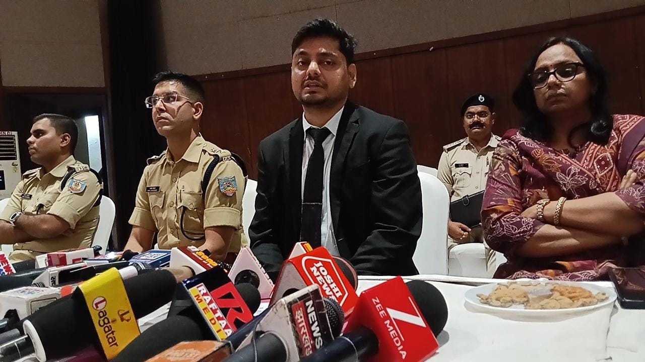 धनबादः त्योहारों को लेकर प्रशासन अलर्ट, सौहार्द बनाए रखने पर विशेष जोर