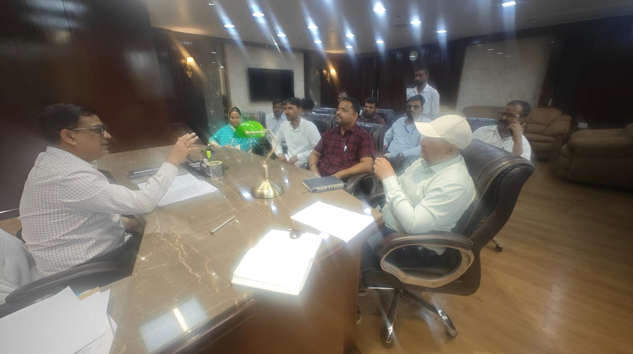 देवघरः त्योहारों पर शहर में सफाई व लाईट की व्यवस्था दुरुस्त करें- नगर आयुक्त