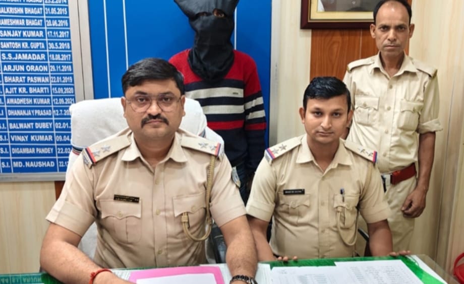 रामगढ़ः कुजू से चोरी की बाइक बरामद, आरोपी गिरफ्तार