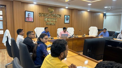 Latehar News : गैस वितरण में पारदर्शिता बरतें एजेंसियां, वर्ना होगी कार्रवाई- डीसी