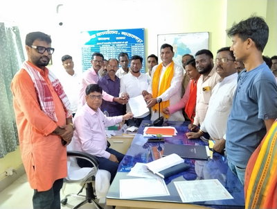 Jamtara News : किसानों की समस्याओं को लेकर भाजपा का धरना, राज्यपाल के नाम सौंपा ज्ञापन