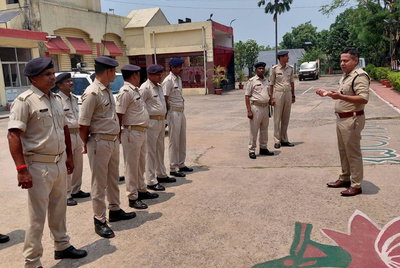 Dhanbad News : सीसीआर डीएसपी ने मंडल कारा की सुरक्षा का लिया जायजा, पुलिस अधिकारियों को दिए निर्देश