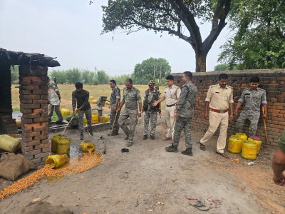 Giridih News : अवैध शराब कारोबार के खिलाफ बड़ी कार्रवाई, 9 क्विंटल जावा महुआ व 400 लीटर शराब नष्ट