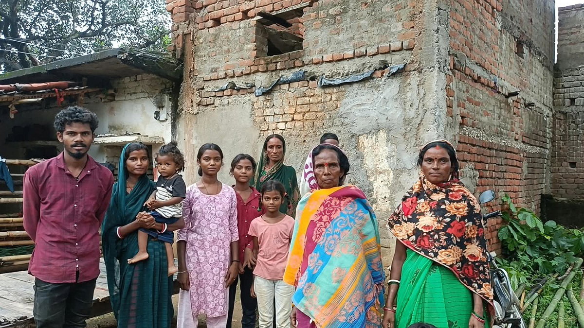 Giridih News : जमुआ में चोरों का तांडव, तीन घरों का ताला तोड़ लाखों की संपत्ति ले भागे